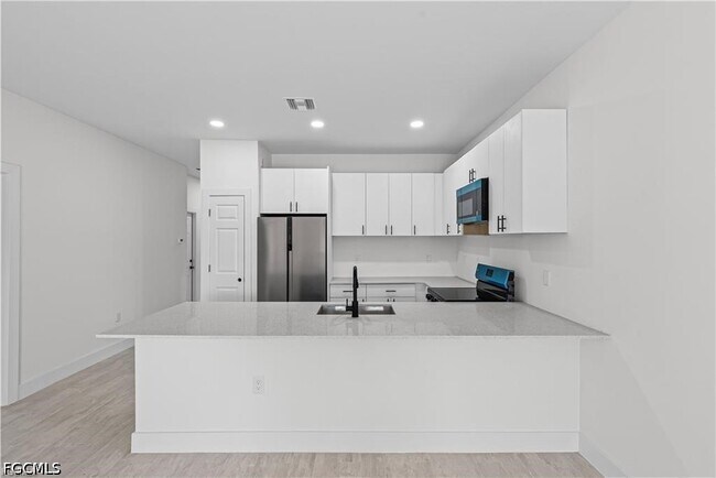 Foto del edificio - 2220 Kenneth Ave S