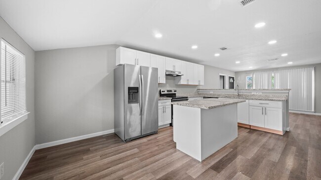Foto del edificio - 5242 Greylog Dr
