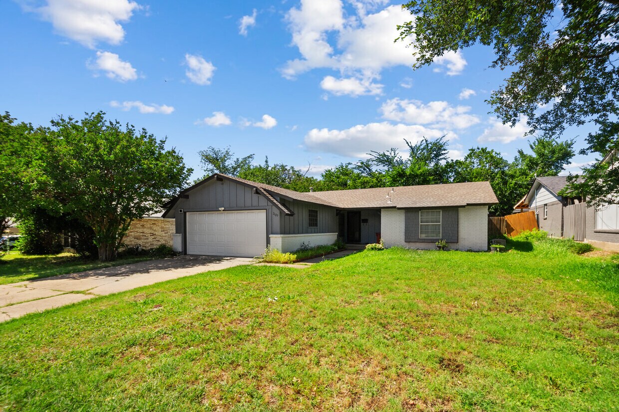 Foto principal - 2629 Peach Tree Ln
