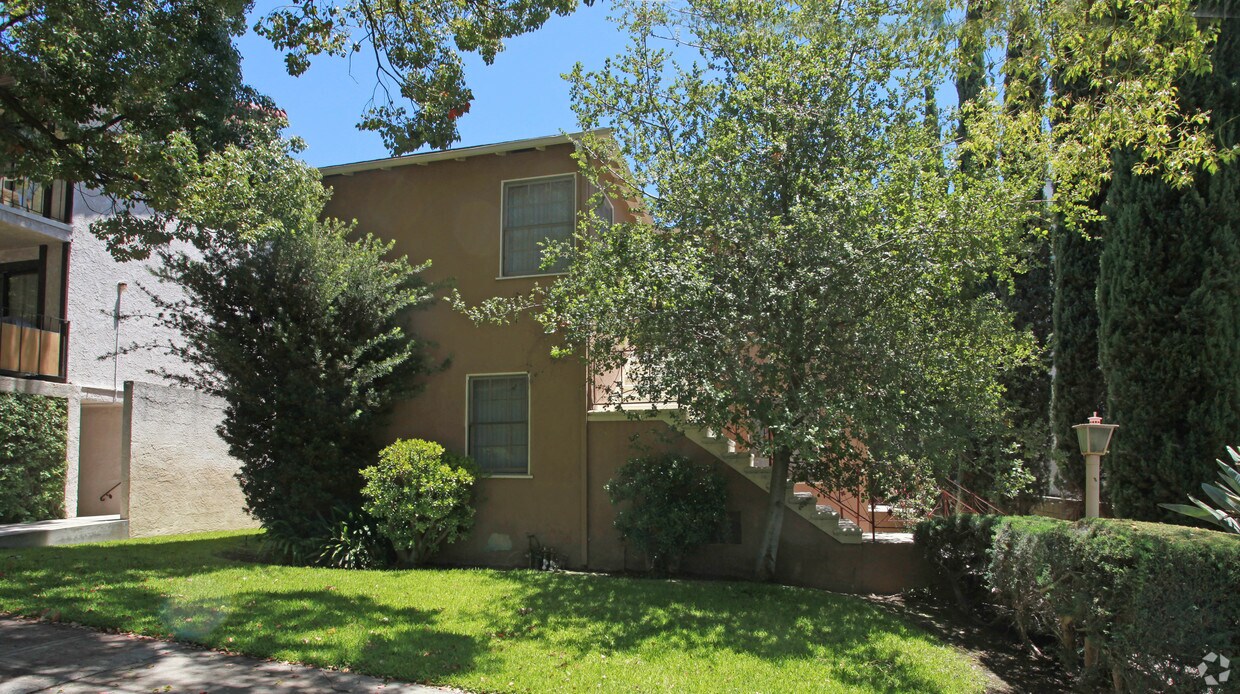 Foto principal - 630 E Angeleno Ave