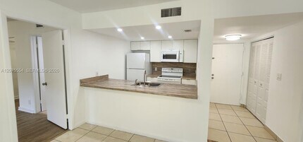 Building Photo - 8160 Geneva Ct