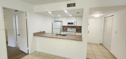 Building Photo - 8160 Geneva Ct