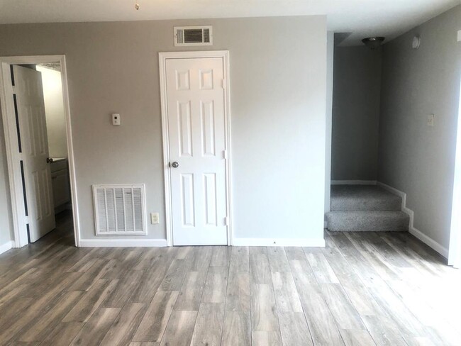 Building Photo - 1811 Briarcreek Blvd