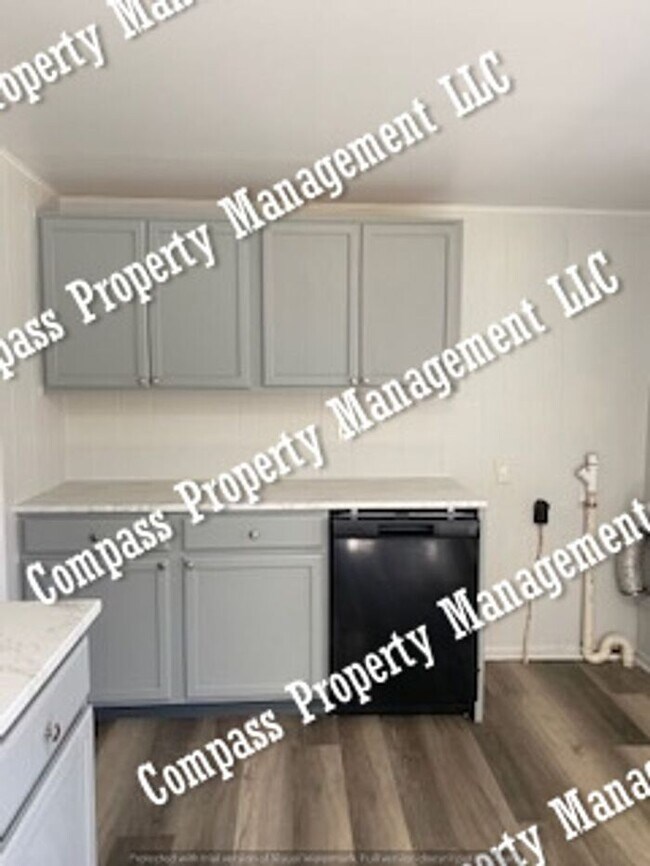 Building Photo - $1695 - 3 Bed, 1 Bath Duplex - Christiana