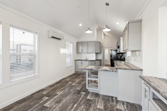 Foto del edificio - 1600 Silver Creek Rd