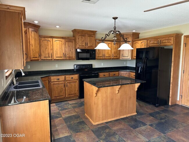 Building Photo - 12035 Holly Rd