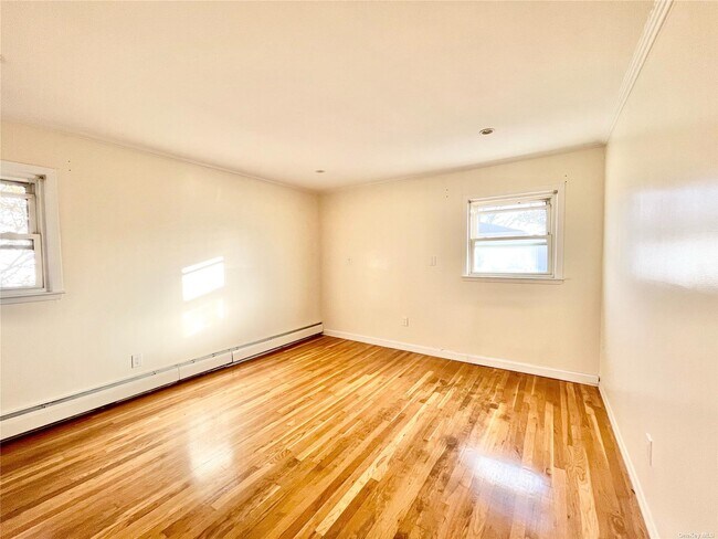 Building Photo - 146-22 25th Rd