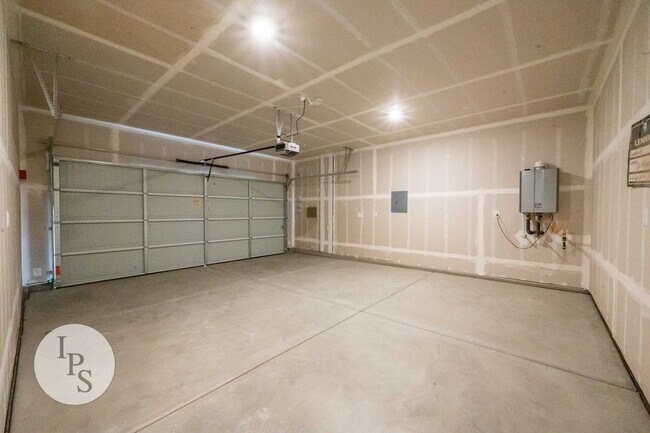 Foto del edificio - 2022 South/East Fresno Home, 4BR/2BA - Lot...