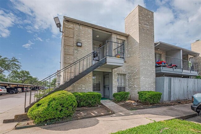 Foto del edificio - 6500 Sands Point Dr