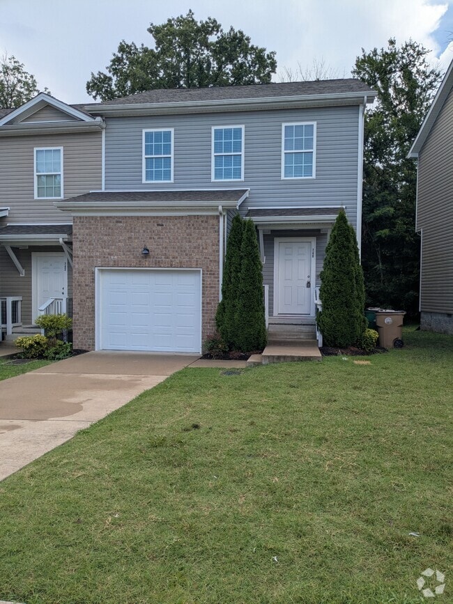 Building Photo - 740 Pippin Dr