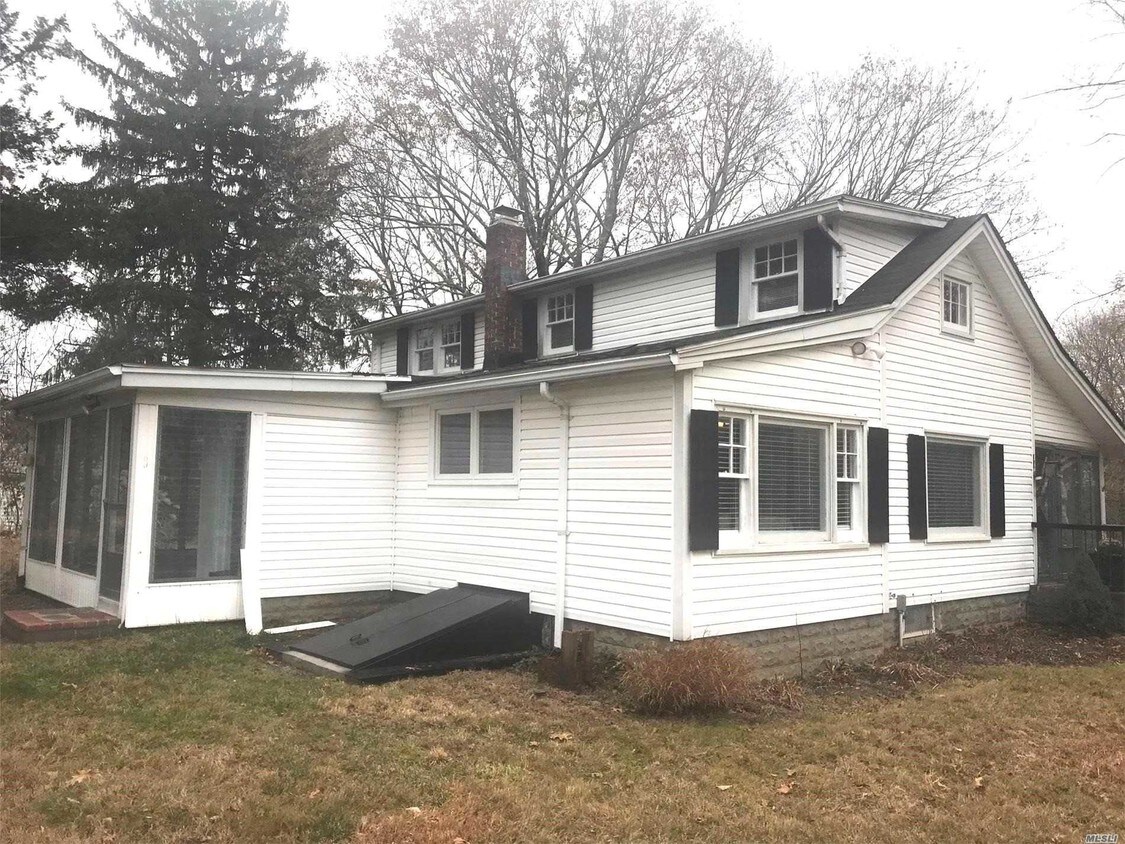 80 Hallock Landing Rd, Rocky Point, NY 11778 House Rental in Rocky