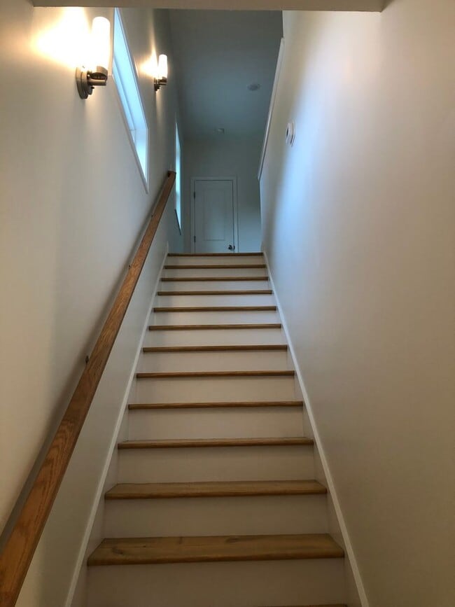 Building Photo - r38