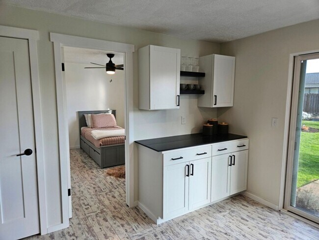 Foto del edificio - 3Bd/1Ba Single Story Home - For viewing!