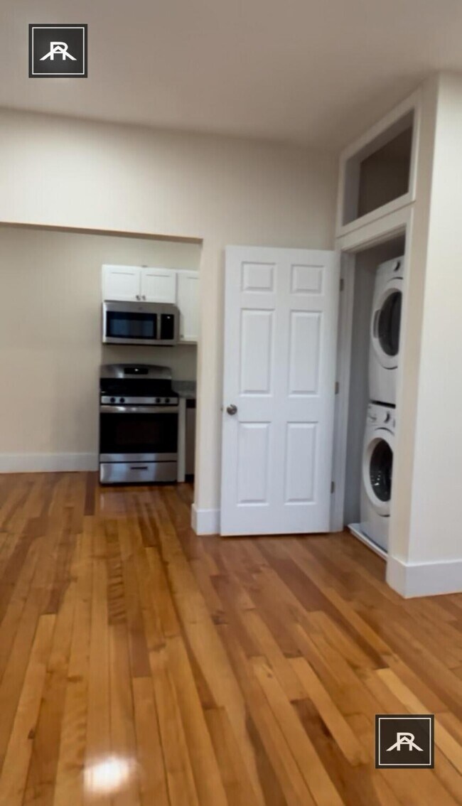 Foto del edificio - 3 bedroom in Allston MA 02134