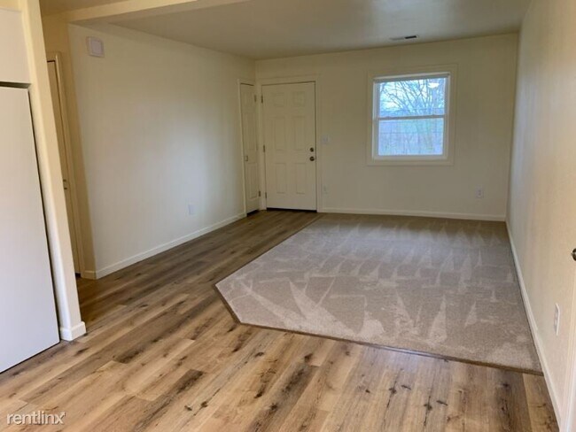Building Photo - 3 br, 1 bath House - 309C W Main St