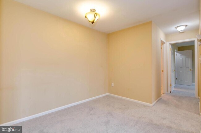 Foto del edificio - 8393 Buttress Ln