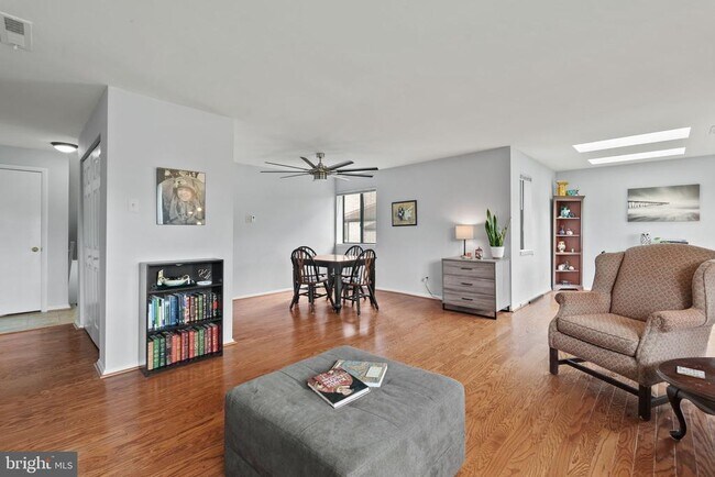 Foto del edificio - 10100 Little Pond Pl