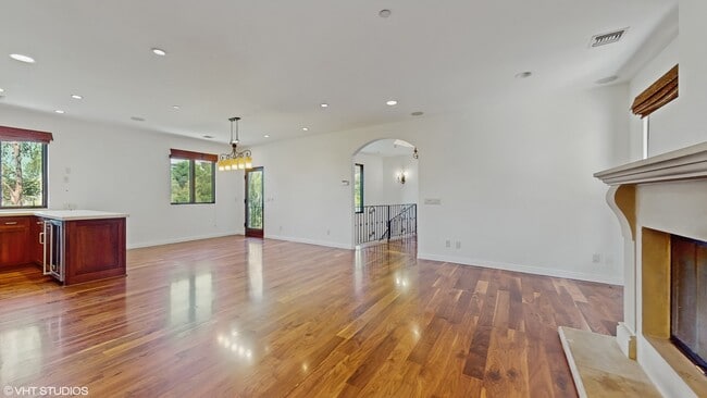 Building Photo - 3311 Deronda Dr