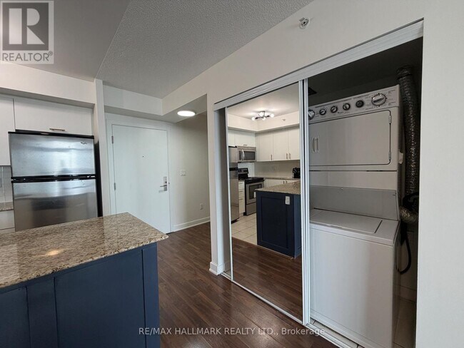 Photo du bâtiment - 5740 Yonge St