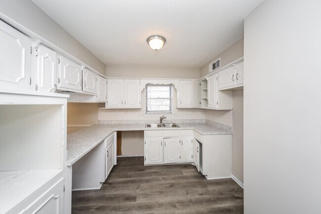 Foto del edificio - 4346 Gardenview Dr