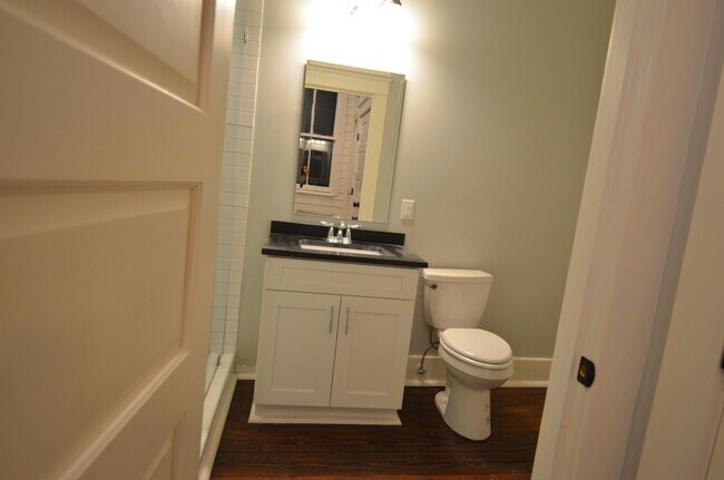 Foto del edificio - 215 W Anderson St