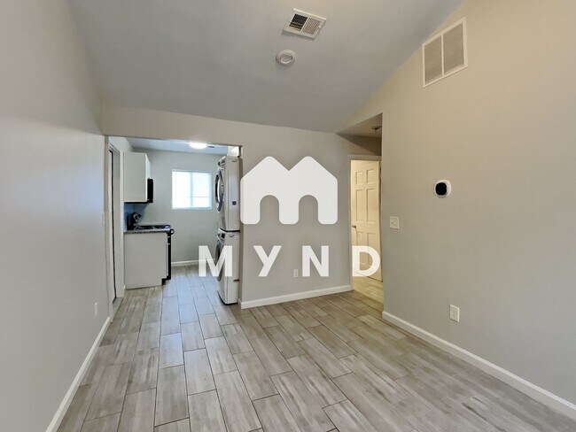 Foto del edificio - 379 Elm St NW Unit G