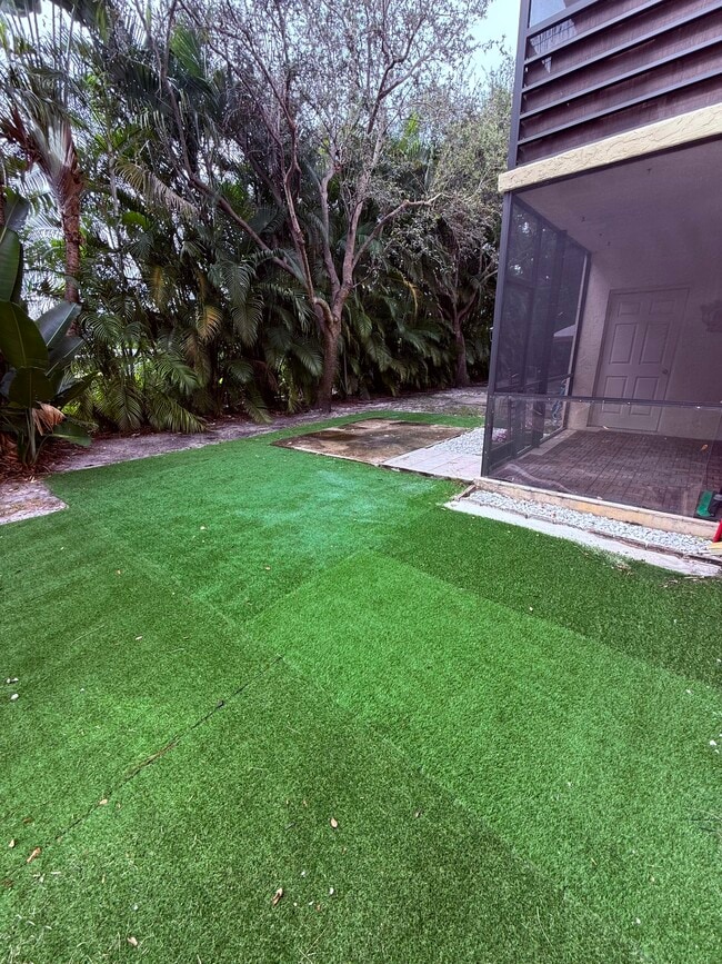 Building Photo - 140 S Cypress Rd