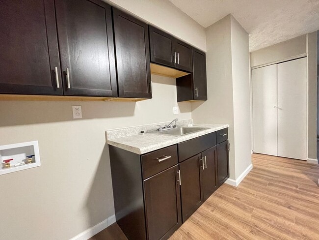 Building Photo - Farnam Home: Single Family, 3 Bedroom, Rea...