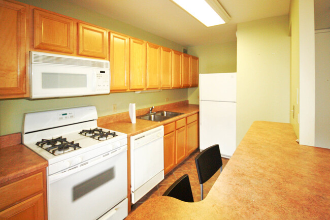 Building Photo - 444 W Fullerton Pkwy