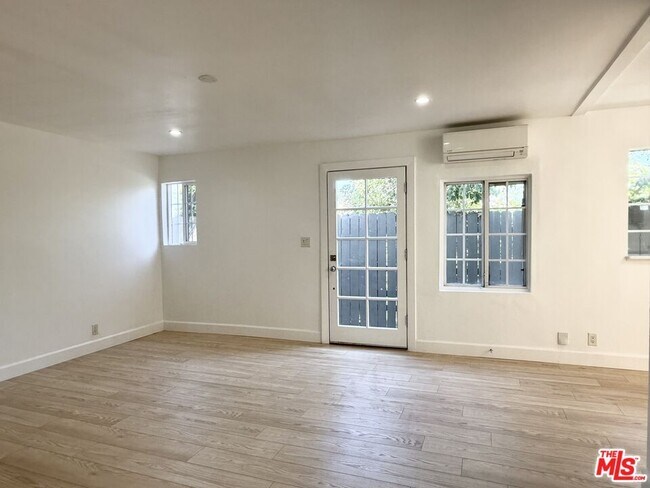 Foto del edificio - 1410 Maltman Ave
