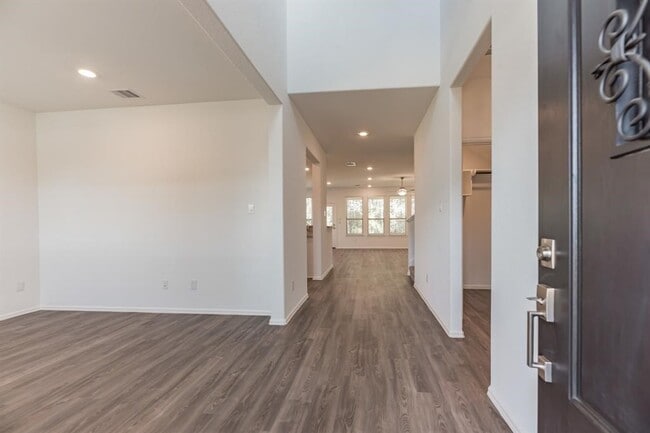 Foto del edificio - 6016 Heritage Creek Ln