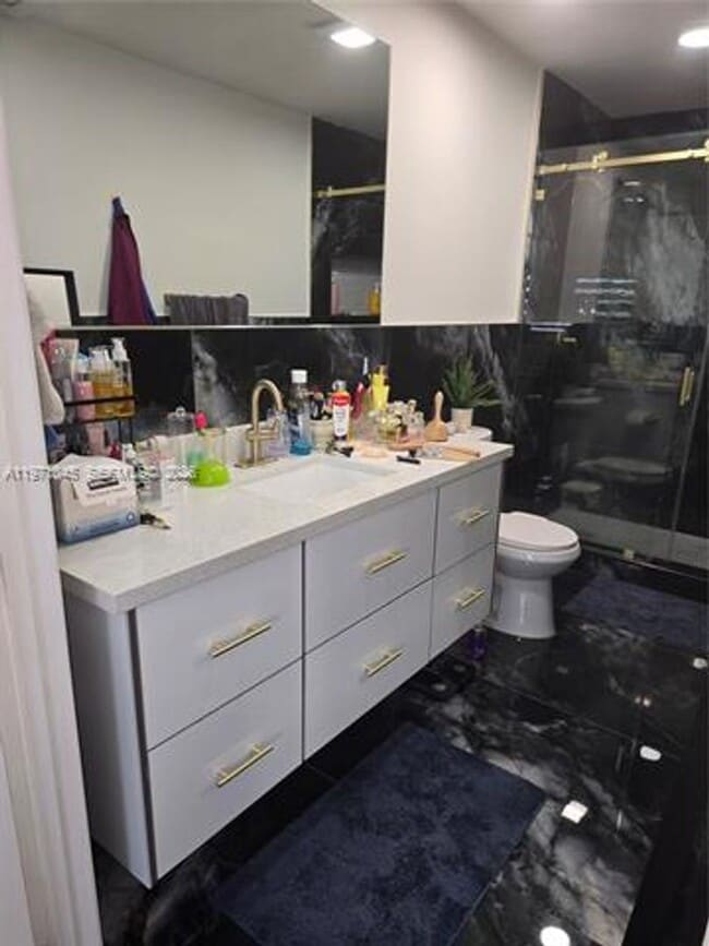 Building Photo - 869 W 37th St