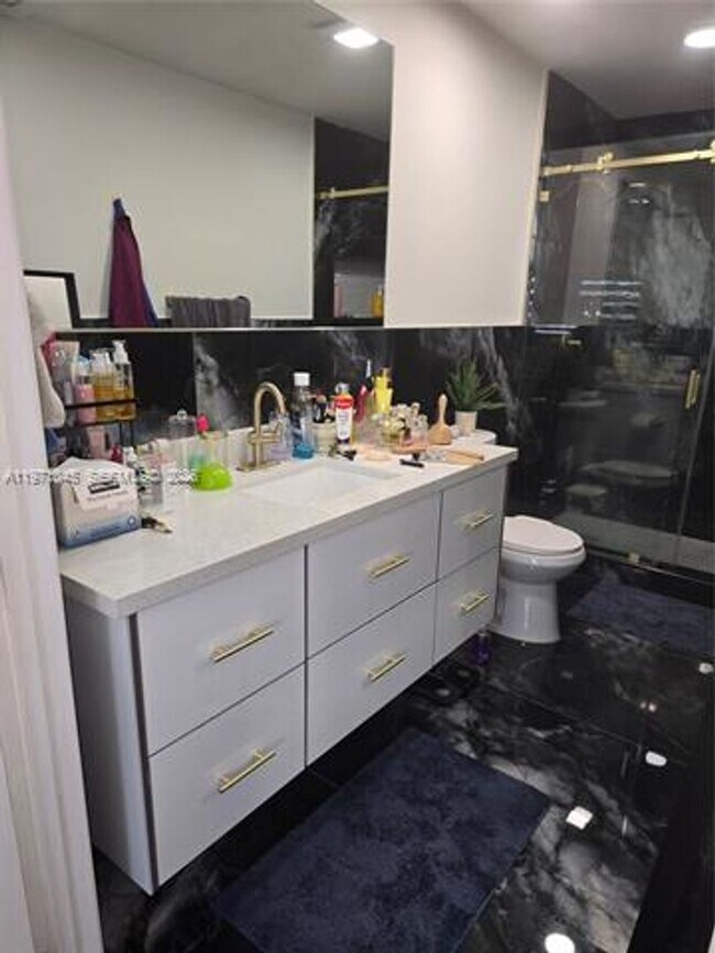 Foto del edificio - 869 W 37th St