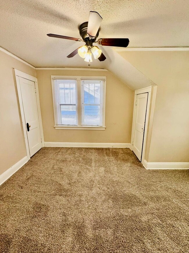 Building Photo - 625 Hawthorne Ave E