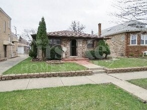 Building Photo - 2337 121st St