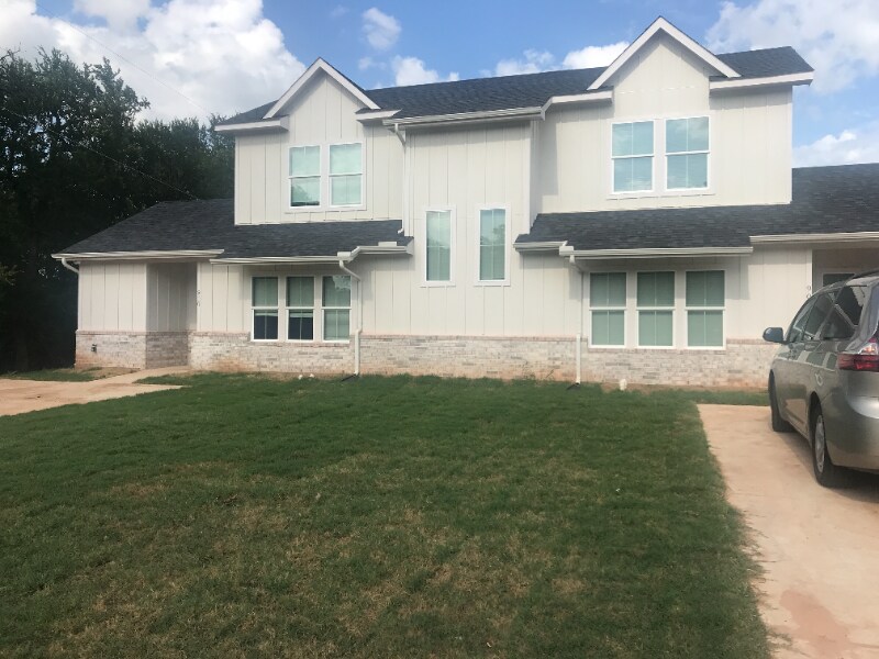 Foto principal - 910 N Bush Ave