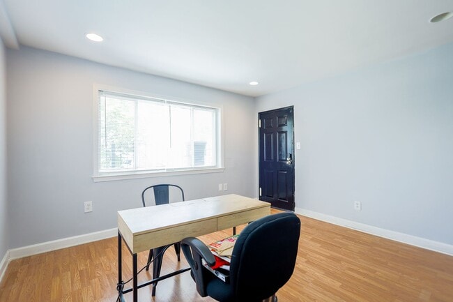 Building Photo - Charming 2 BR/1 BA Apartment in Deanwood –...
