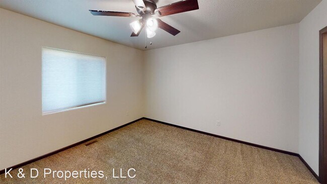 Building Photo - 3 br, 2 bath House - 563 Westwind Rd.