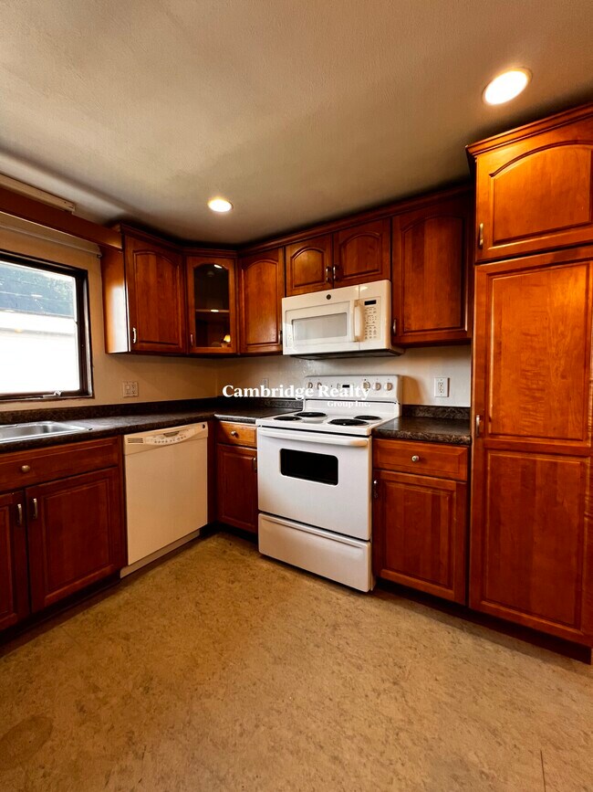 Building Photo - 30 Baker St