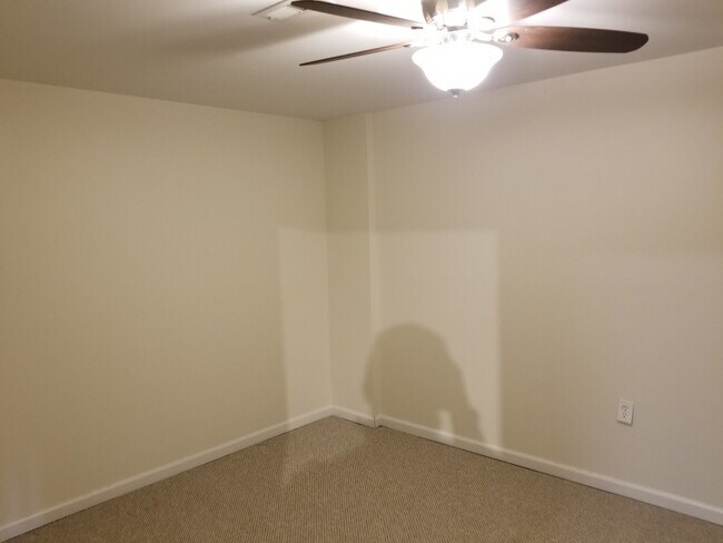 Foto del edificio - 10006 Juniper Drive