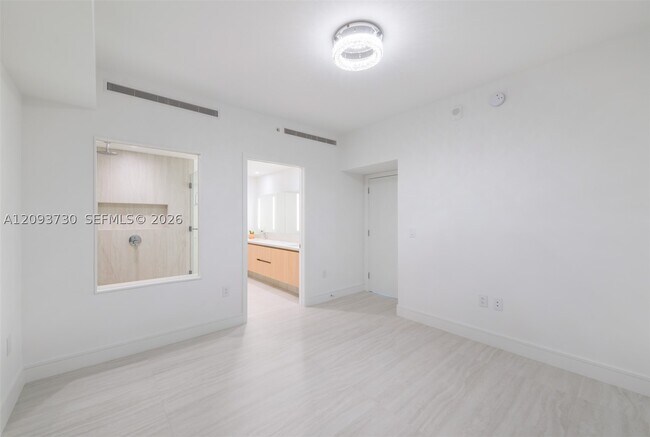 Foto del edificio - 2411 Laguna Cir