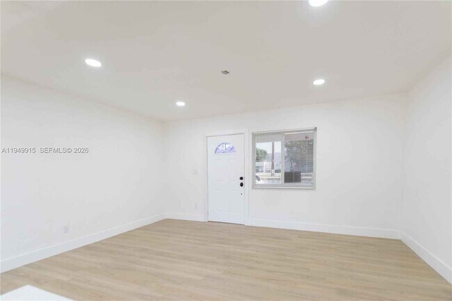 Foto del edificio - 1167 NW 9th Ave