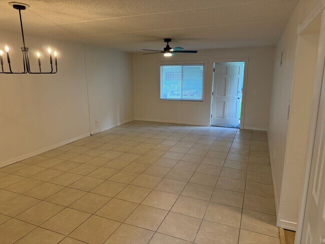 Building Photo - Beautiful Beachside Condo in the Heart of Ormond Beach  $1300
