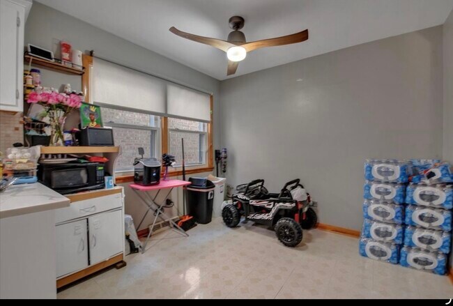 Building Photo - 5243 S Kilbourn Ave