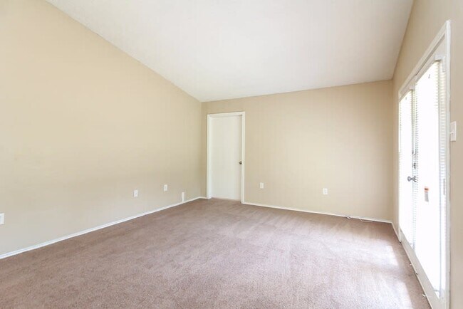 Building Photo - 1504 Colonnade Dr