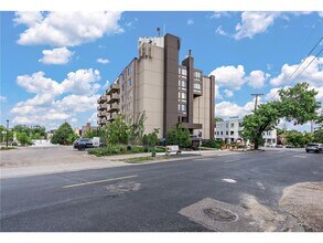 Building Photo - 2800 W 44th St