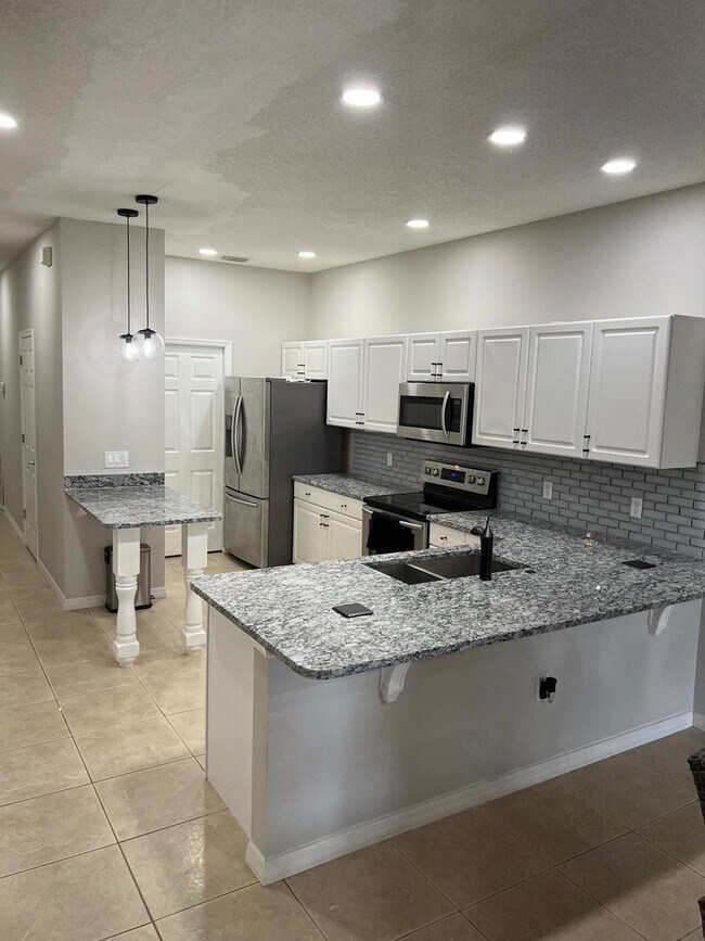 Building Photo - 3/2.5 Townhome in St Cloud-COMING SOON