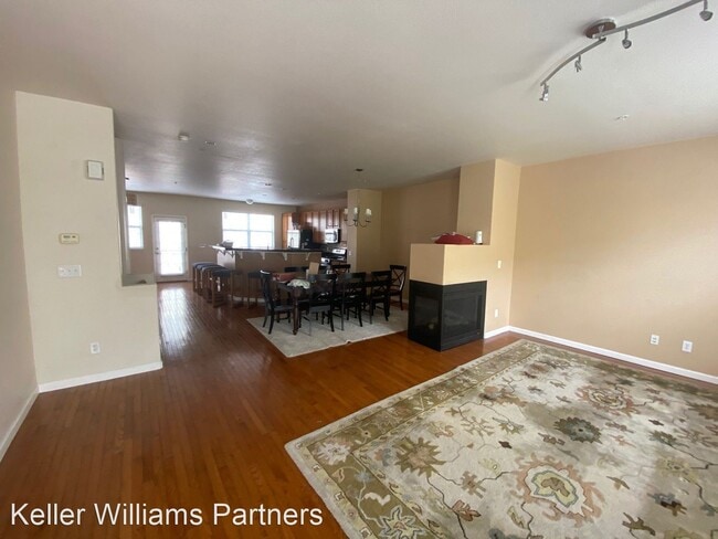 Building Photo - 4 br, 3.5 bath House - 847 Victoria Ridge ...
