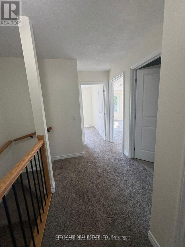 Building Photo - 10 Dufferin St