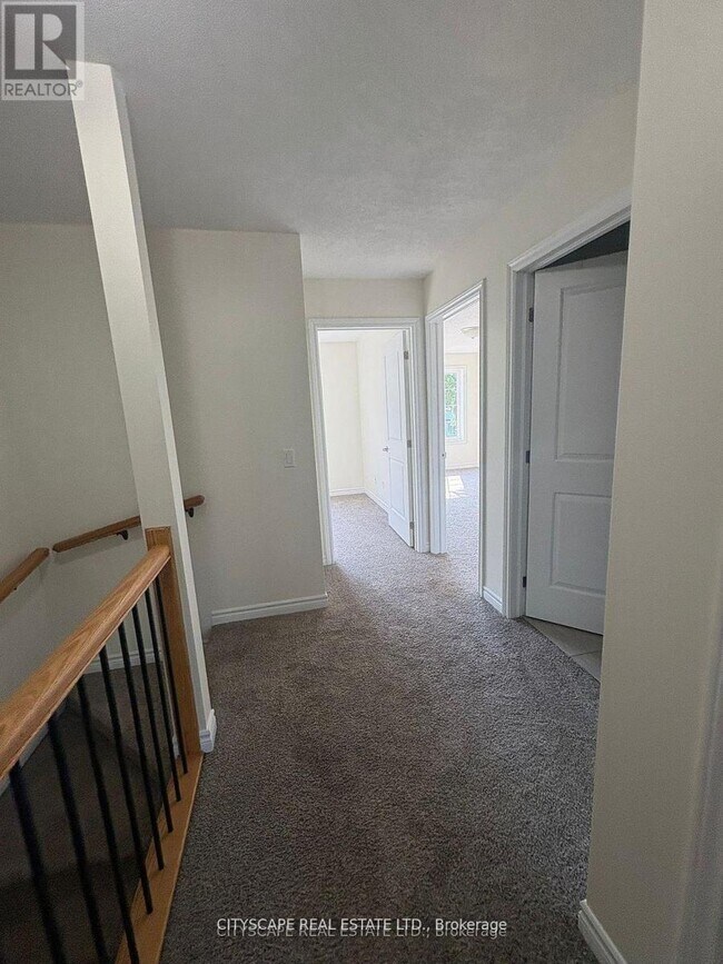 Photo du bâtiment - 10 Dufferin St